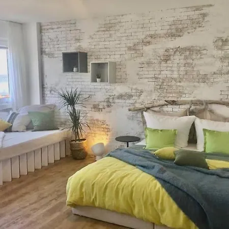 Liebevoll Renoviertes Mit Panoramablick Apartman Friedrichshafen